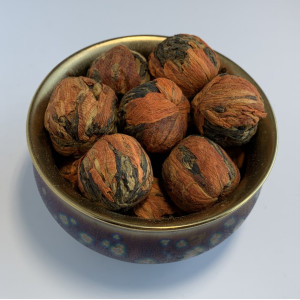 Красный чай с Лилией Сю Цю Дянь Хун связанный в шарики 100 г